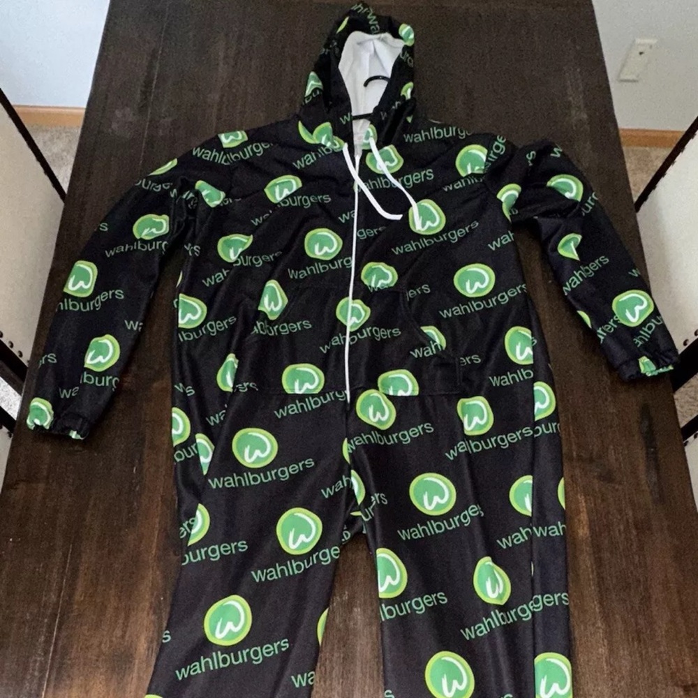 (New) Wahlburgers Pajamas (Large)
